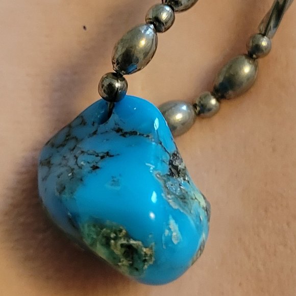 Rare vintage genuine large turquoise nugget with hole for making necklace. - Picture 6 of 8